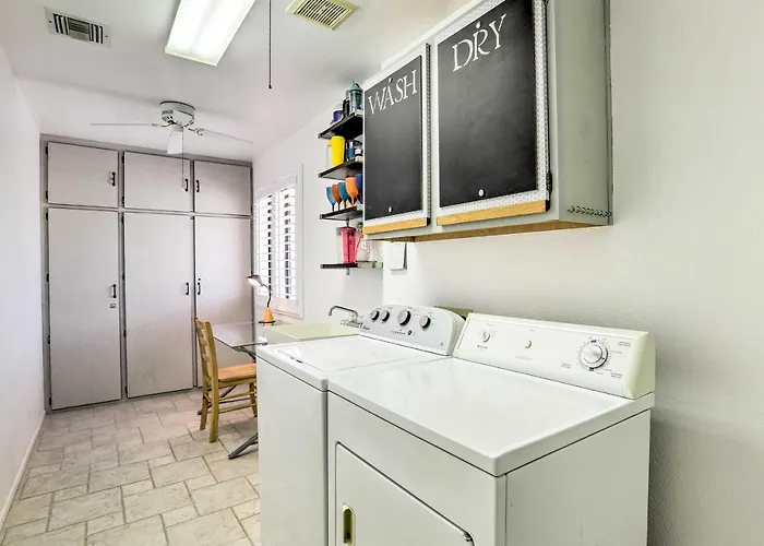 < 1 Mi To Golf: W/ Screened Porch In Sun Holiday home