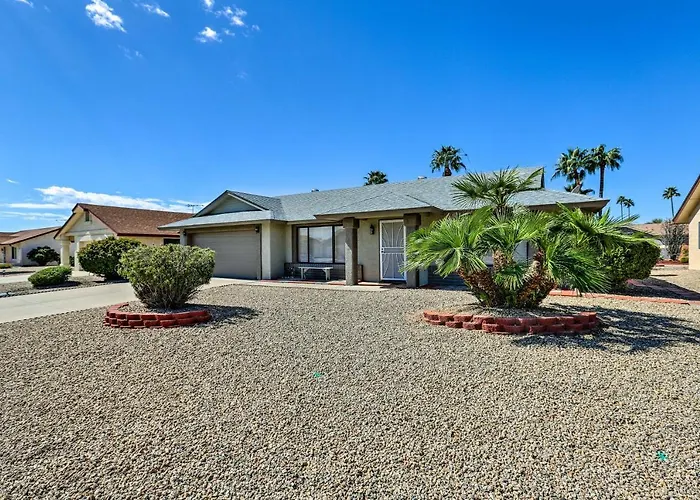 < 1 Mi To Golf: W/ Screened Porch In Sun Holiday home *
