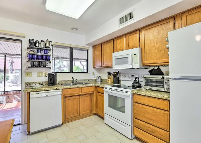 < 1 Mi To Golf: W/ Screened Porch In Sun Holiday home Sun City West